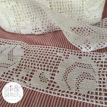Load image into Gallery viewer, Lace #13 Mesh Rose 9cm - Vintage Cotton Filet Lace
